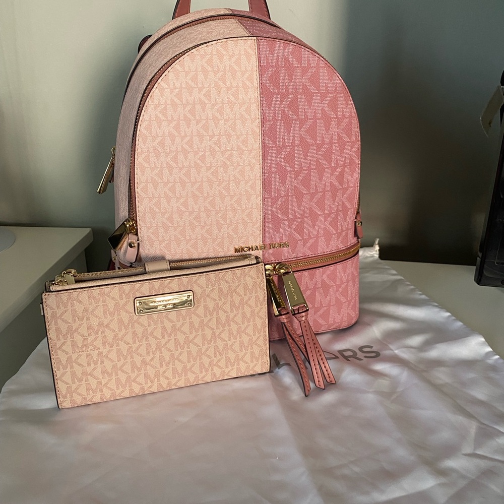 Michael Kors Rhea medium backpack and matching wallet - Picture 6 of 14